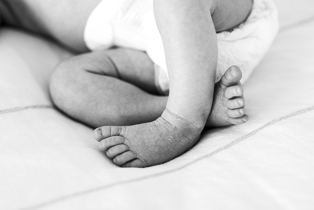 BW Newborn baby's feet