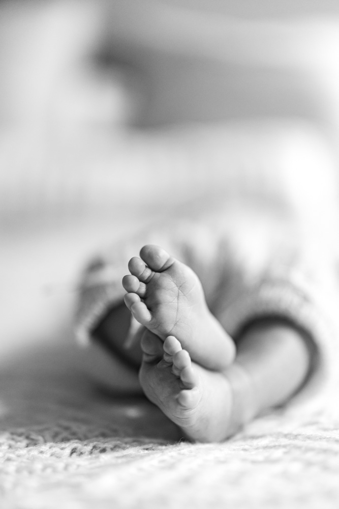 Baby Session, black and white photo, close up of crossed baby feet